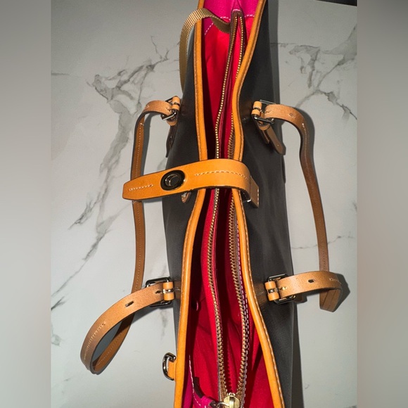 Dooney & Bourke Black and Tan Tote Bag + Dust Bag - Picture 9 of 12